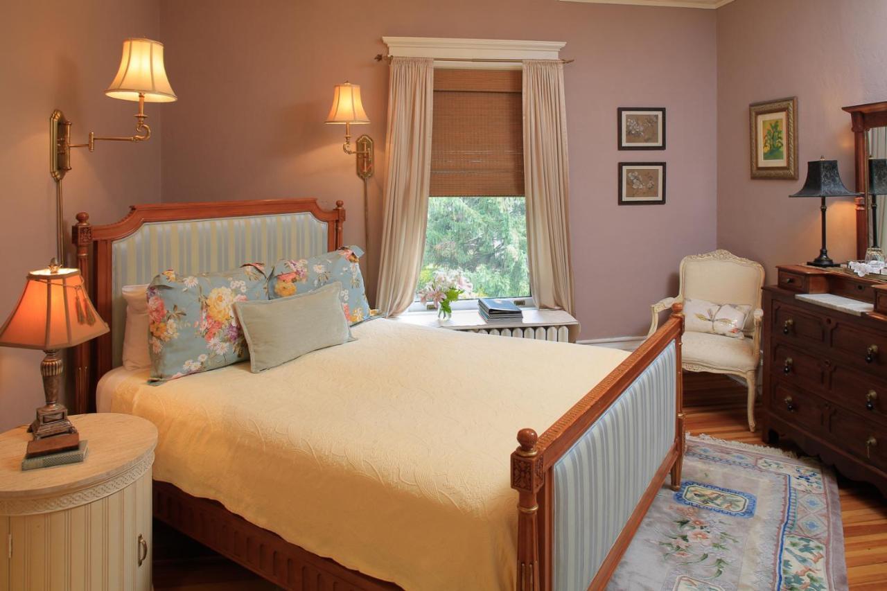 The Lion And The Rose Bed And Breakfast Ешвілл Екстер'єр фото