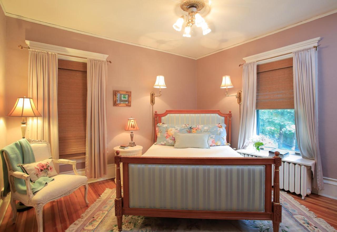 The Lion And The Rose Bed And Breakfast Ешвілл Екстер'єр фото