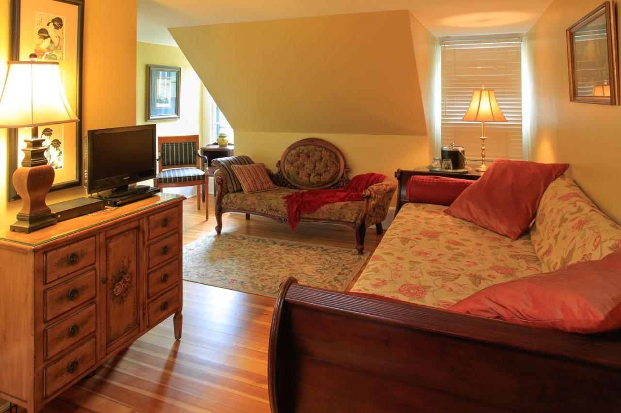The Lion And The Rose Bed And Breakfast Ешвілл Екстер'єр фото