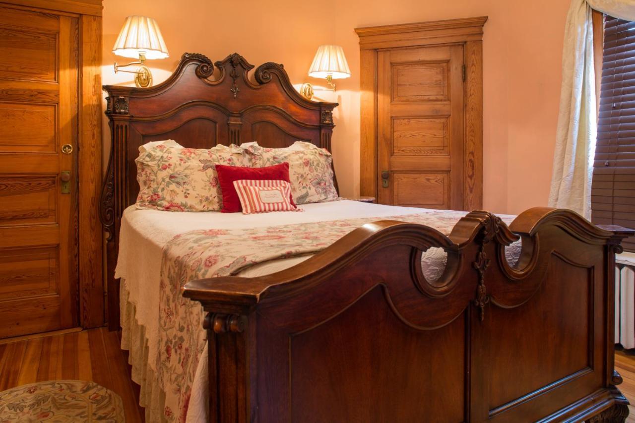 The Lion And The Rose Bed And Breakfast Ешвілл Екстер'єр фото