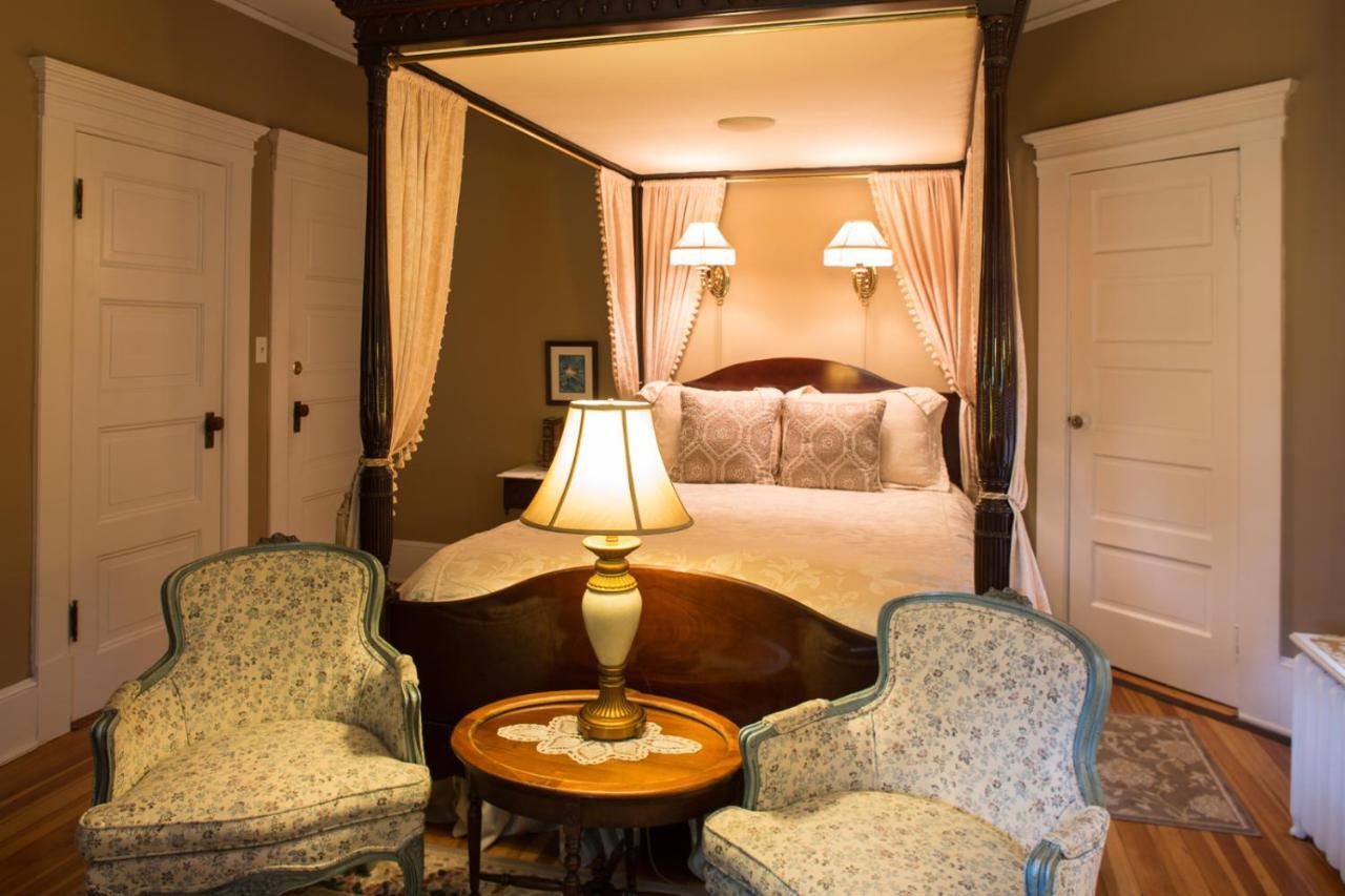 The Lion And The Rose Bed And Breakfast Ешвілл Екстер'єр фото